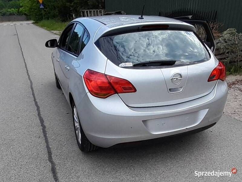 Używany Opel Astra 110 KM (80 kW) 2010