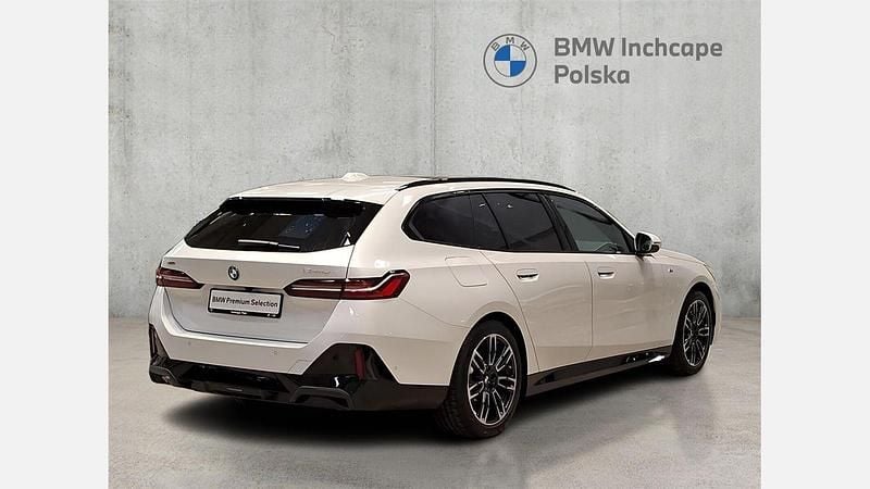 Używany BMW 520 Comfort Edition 197 KM (144 kW) 2024 Biel mineralna metalizowany Kombi