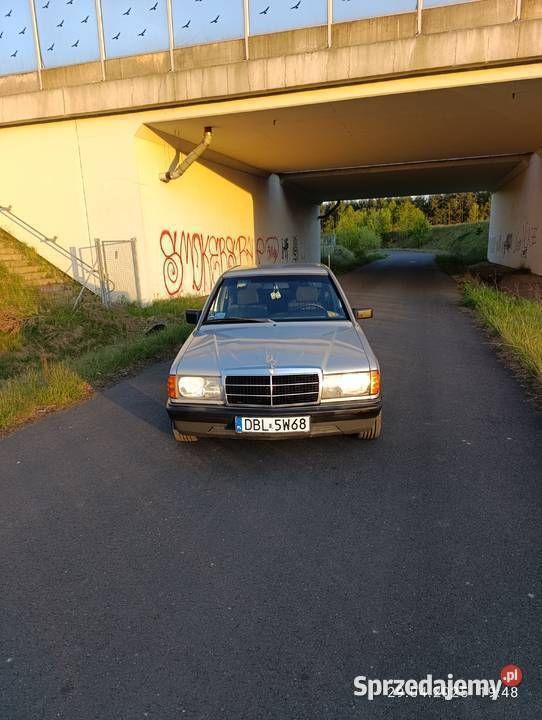 Używany Mercedes 190 1984 Sedan/Limuzyna