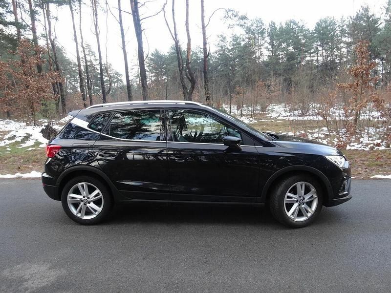 Czarny Używany 2020 Seat Arona FR SUV | 77 000 zł - Obraz 1/4