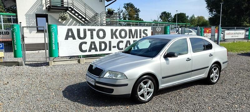 Srebrny Używany 2006 Skoda Octavia Hatchback | 9200 zł (Uczciwa cena) - Obraz 1/4