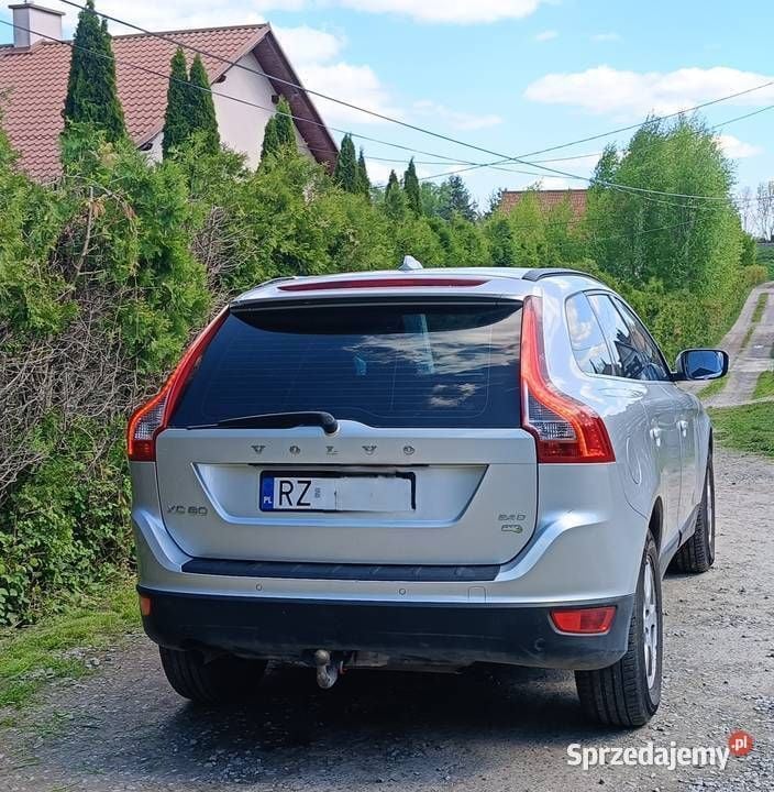 Srebrny Używany 2010 Volvo XC60 SUV | 15 000 zł - Obraz 1/4
