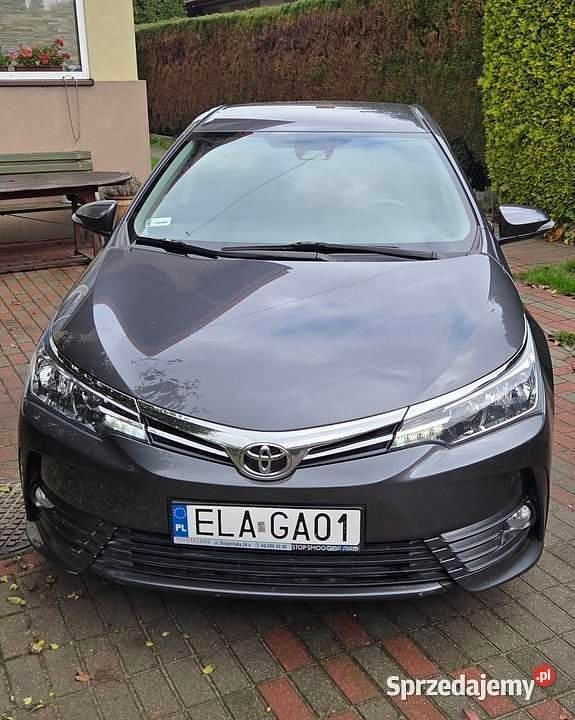 Używany Toyota Corolla 132 KM (97 kW) 2018 Szary Sedan/Limuzyna