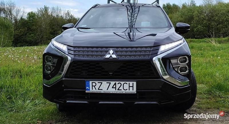Czarny Używany 2021 Mitsubishi Eclipse Cross SUV | 100 000 zł - Obraz 1/4
