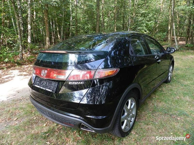 Czarny Używany 2008 Honda Civic Hatchback | 22 000 zł (Uczciwa cena) - Obraz 1/4