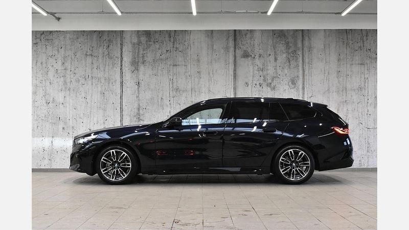 Używany BMW 520 Comfort Edition 190 KM (139 kW) 2025 Carbon black metallic metalizowany Kombi