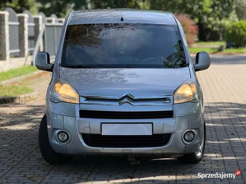 Srebrny Używany 2011 Citroën Berlingo Minivan | 14 900 zł (Dobra cena) - Obraz 1/4