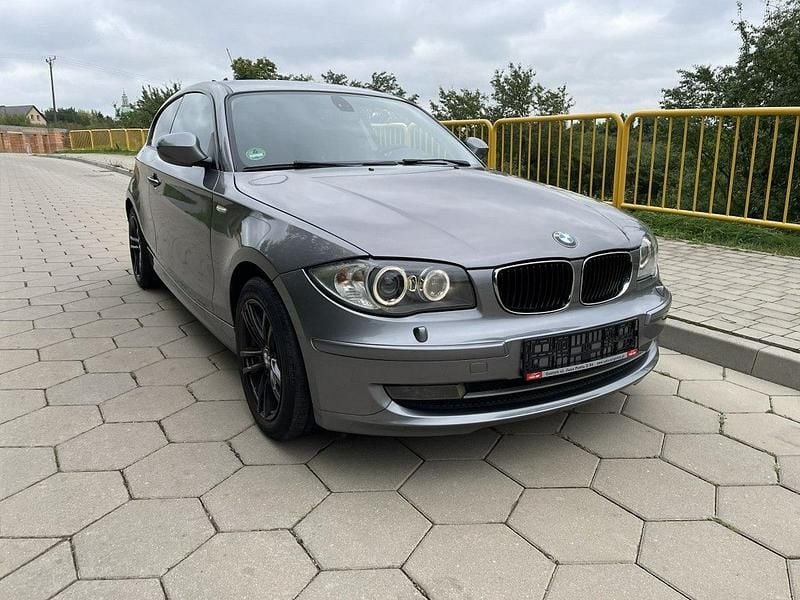 Szary Używany 2010 BMW 120 Hatchback | 21 999 zł - Obraz 1/4