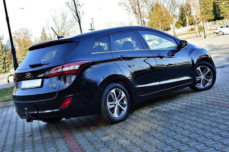 Używany Hyundai i30 110 KM (80 kW) 2015 Czarny Kombi