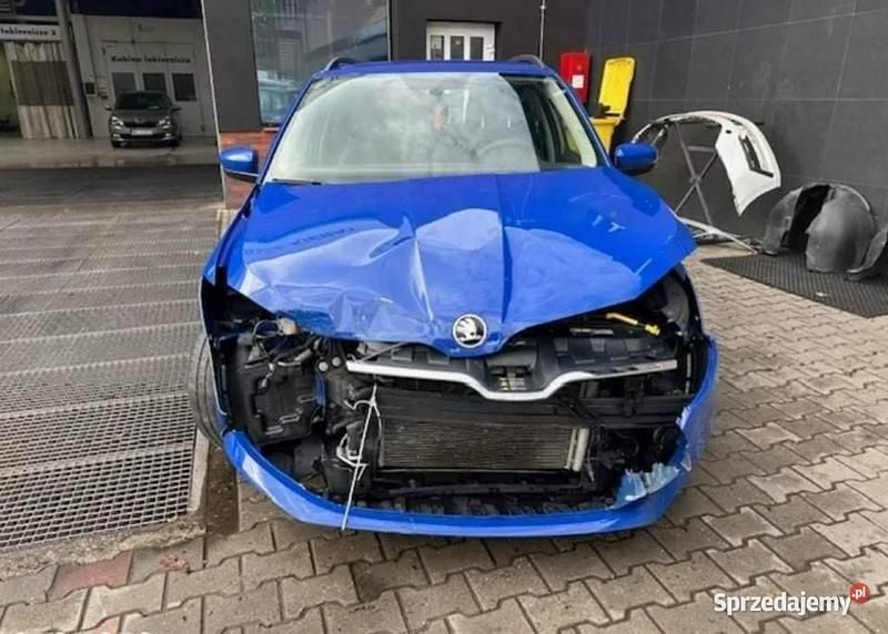 Niebieski Używany 2022 Skoda Fabia Ambition Kombi | 18 900 zł - Obraz 1/4