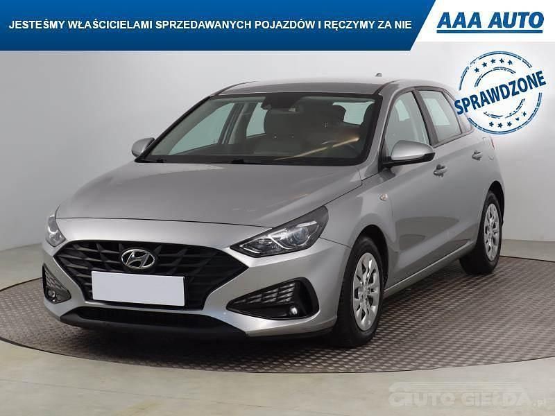 Używany Hyundai i30 120 KM (88 kW) 2022 Srebrny