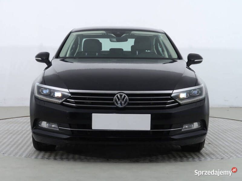 Czarny Używany 2019 VW Passat Sedan/Limuzyna | 68 499 zł (Uczciwa cena) - Obraz 1/4