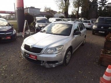 Srebrny Używany 2011 Skoda Octavia Kombi | 8900 zł (Dobra cena) - Obraz 1/4