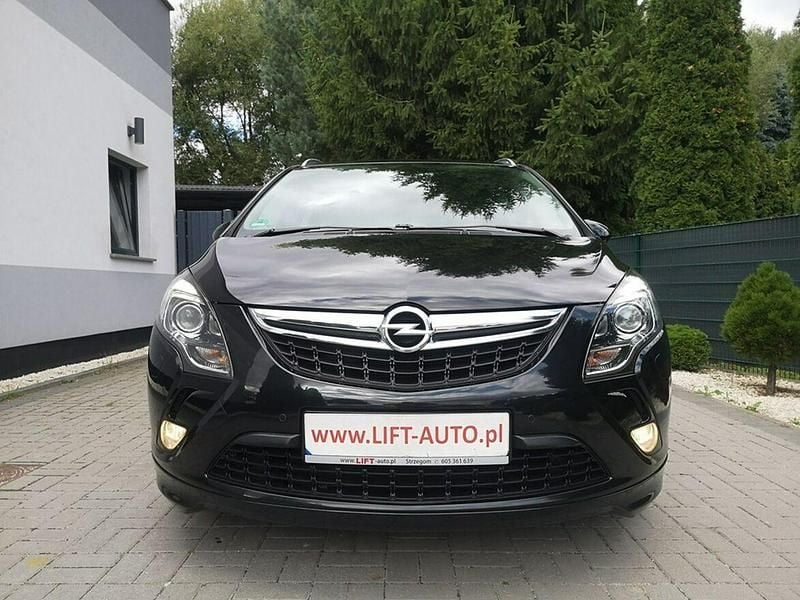 Używany Opel Zafira OPC 140 KM (102 kW) 2012 Czarny (metalik) Minivan