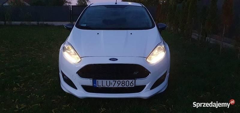 Biały Używany 2014 Ford Fiesta Hatchback | 29 000 zł (Uczciwa cena) - Obraz 1/4
