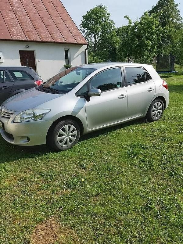 Srebrny Używany 2013 Toyota Auris Hatchback | 24 000 zł (Dobra cena) - Obraz 1/4