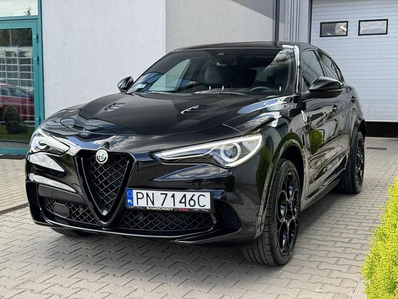 Czarny Używany 2021 Alfa Romeo Stelvio Quadrifoglio Verde SUV | 330 000 zł - Obraz 1/4