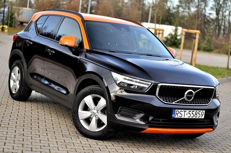 Czarny Używany 2022 Volvo XC40 R-Design SUV | 91 900 zł (Uczciwa cena) - Obraz 1/4