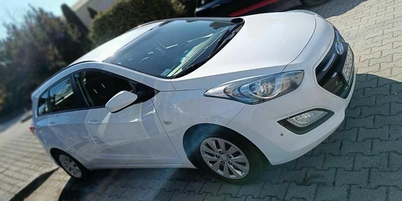 Biały Używany 2015 Hyundai i30 Kombi | 17 900 zł (Dobra cena) - Obraz 1/4