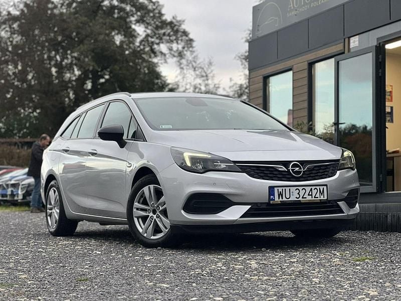 Srebrny (metalik) Używany 2021 Opel Astra Kombi | 42 900 zł (Super Cena) - Obraz 1/4