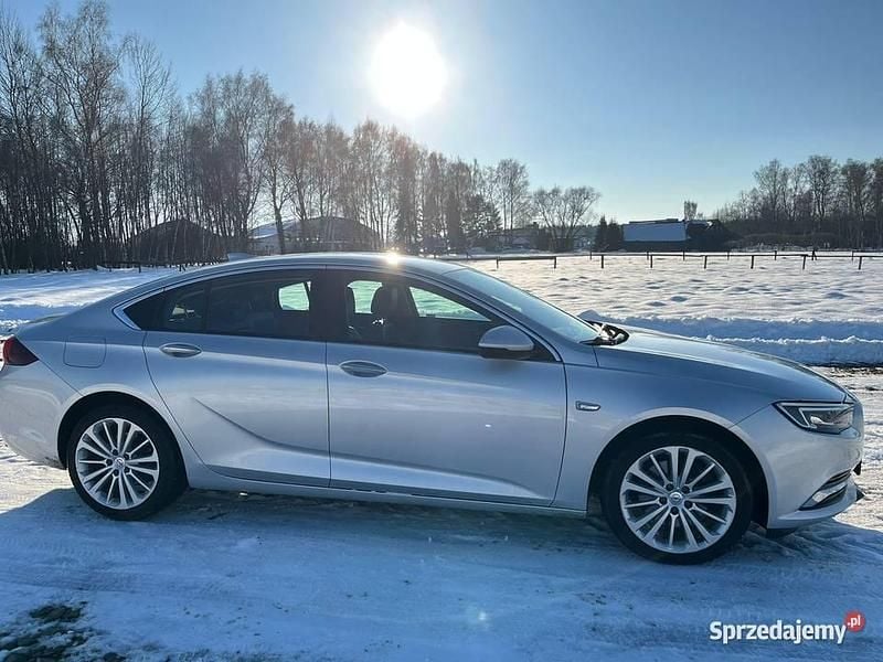 Używany Opel Insignia Sport 170 KM (125 kW) 2017 Srebrny Sedan/Limuzyna