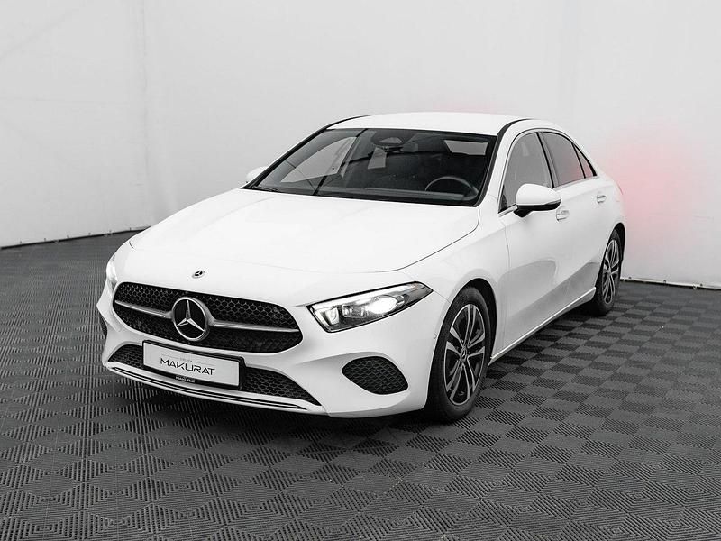 Używany Mercedes A200 150 KM (110 kW) 2023 Biały (metalik) Sedan/Limuzyna