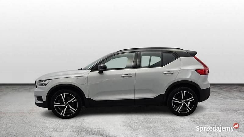 Szary Używany 2021 Volvo XC40 R-Design SUV | 157 900 zł (Uczciwa cena) - Obraz 1/4