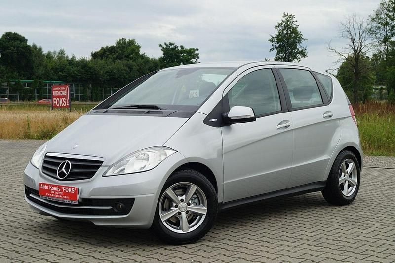 Srebrny (metalik) Używany 2010 Mercedes A180 Hatchback | 18 900 zł (Uczciwa cena) - Obraz 1/4