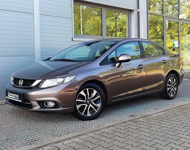 Urban titanium m. Używany 2014 Honda Civic Comfort Sedan/Limuzyna | 38 900 zł (Dobra cena) - Obraz 1/4