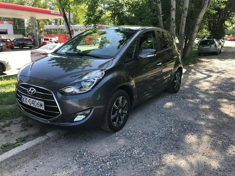 Szary (metalik) Używany 2017 Hyundai ix20 Minivan | 34 900 zł (Uczciwa cena) - Obraz 1/4