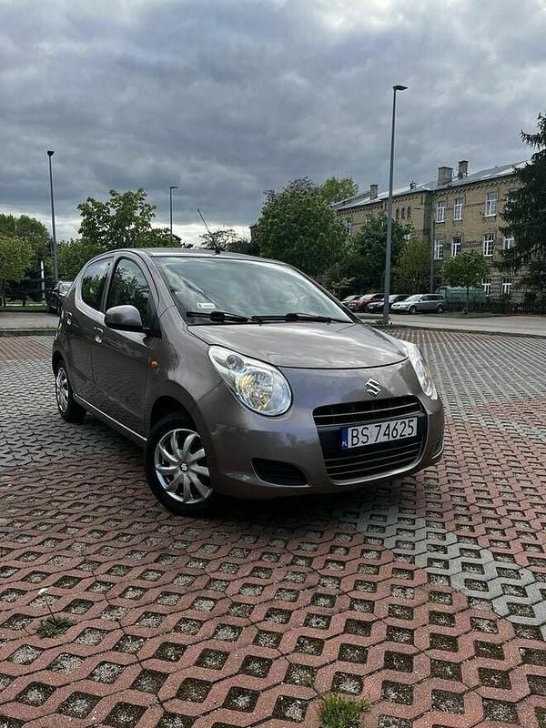 Brązowobeżowy Używany 2010 Suzuki Alto Hatchback | 11 900 zł (Dość drogi) - Obraz 1/4