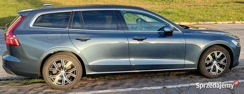 Używany Volvo V60 Core 2023 Kombi