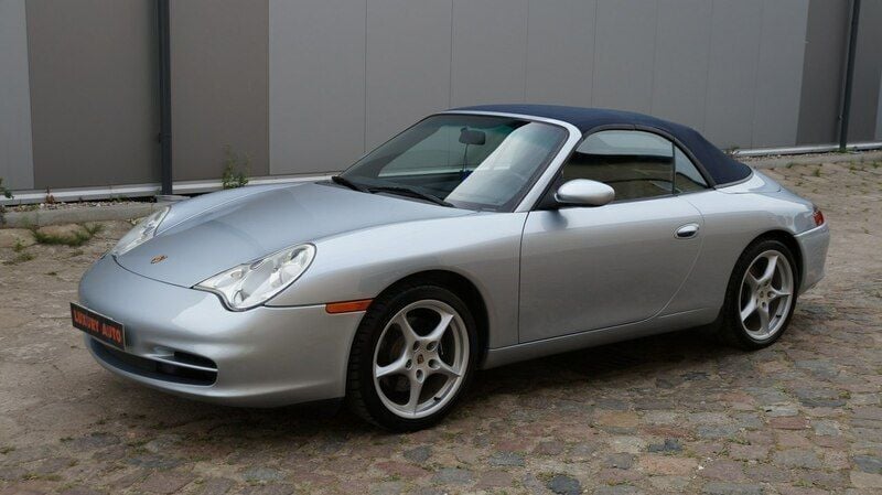 Srebrny (metalik) Używany 2003 Porsche 911 Kabriolet | 145 900 zł - Obraz 1/4