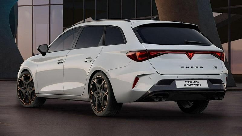 Używany Cupra Leon 333 KM (244 kW) 2023 Szary (metalik) Sedan/Limuzyna