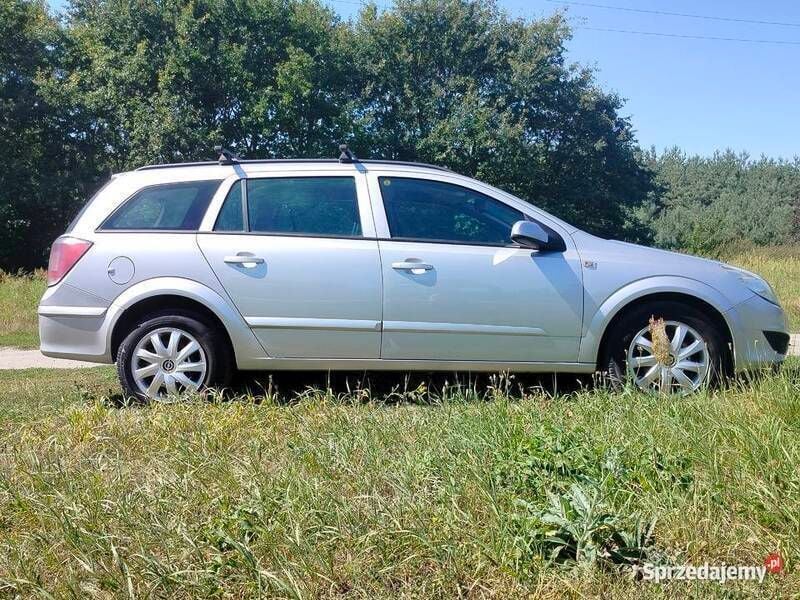 Używany Opel Astra 2008 Srebrny Sedan/Limuzyna