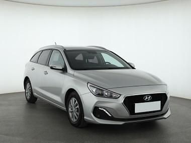 Używany Hyundai i30 120 KM (88 kW) 2019 Srebrny Kombi