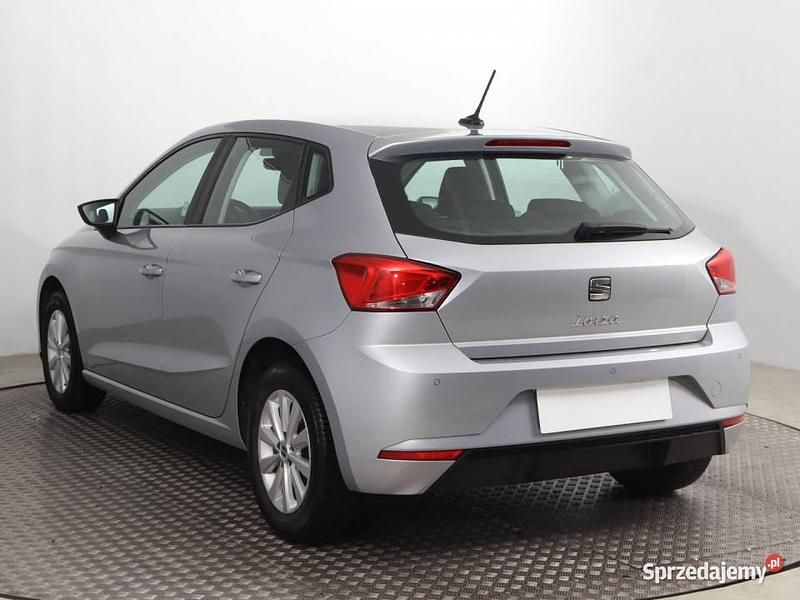 Używany Seat Ibiza 2022 Srebrny Hatchback