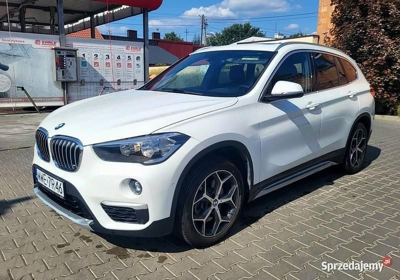 Biały Używany 2018 BMW X1 xLine SUV | 84 900 zł (Uczciwa cena) - Obraz 1/4