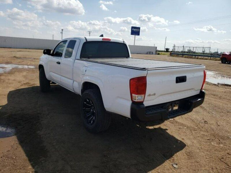 Używany Toyota Tacoma 159 KM (116 kW) 2017 Biały Pickup