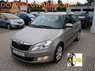 Złoty Używany 2012 Skoda Fabia Kombi | 12 999 zł (Uczciwa cena) - Obraz 1/4