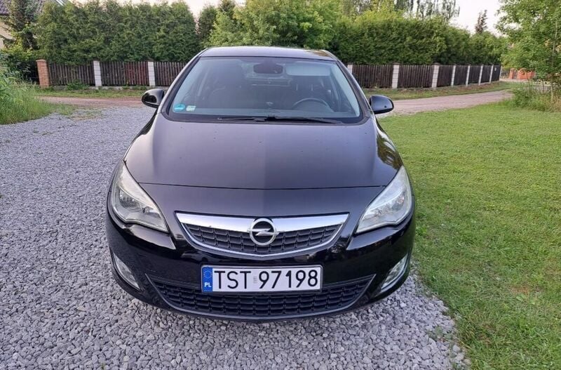 Czarny Używany 2010 Opel Astra Hatchback | 16 000 zł (Uczciwa cena) - Obraz 1/4