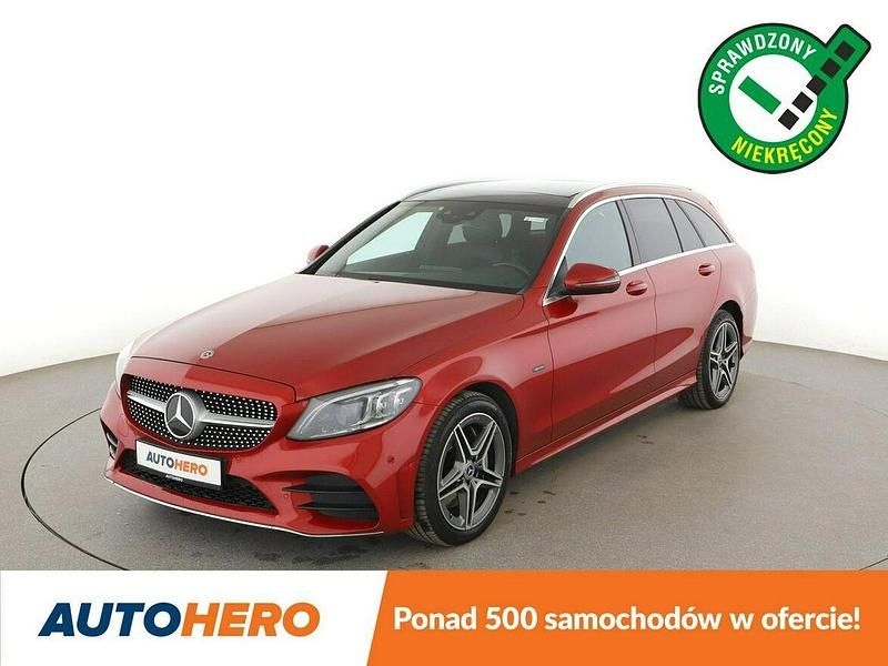 Czerwony Używany 2020 Mercedes C300 AMG line Kombi | 89 000 zł - Obraz 1/3