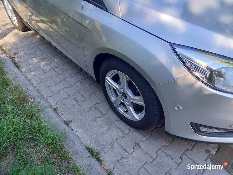 Używany Ford Focus 2016 Srebrny Sedan/Limuzyna