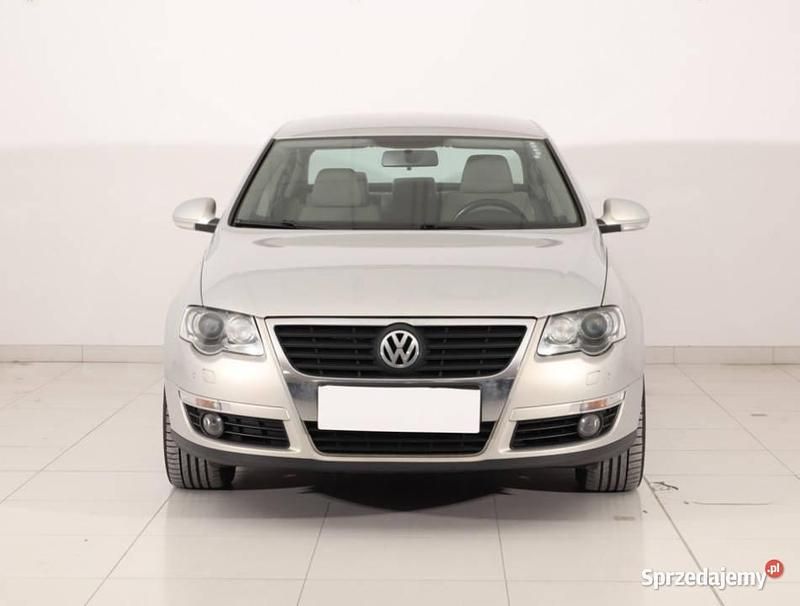 Srebrny Używany 2009 VW Passat Sedan/Limuzyna | 16 999 zł (Uczciwa cena) - Obraz 1/4
