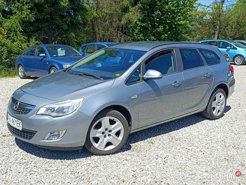 Szary Używany 2011 Opel Astra Kombi | 23 900 zł (Uczciwa cena) - Obraz 1/4