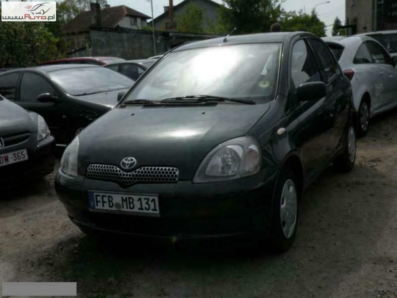 Używany Toyota Yaris 75 KM (55 kW) 2002 Zielony (metalik) Hatchback