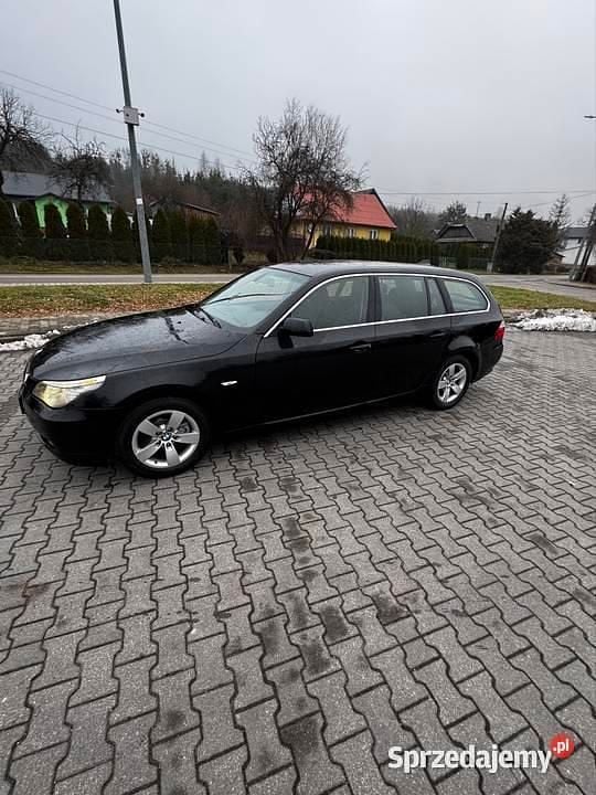 Czarny Używany 2007 BMW 520 Kombi | 10 000 zł (Dobra cena) - Obraz 1/4