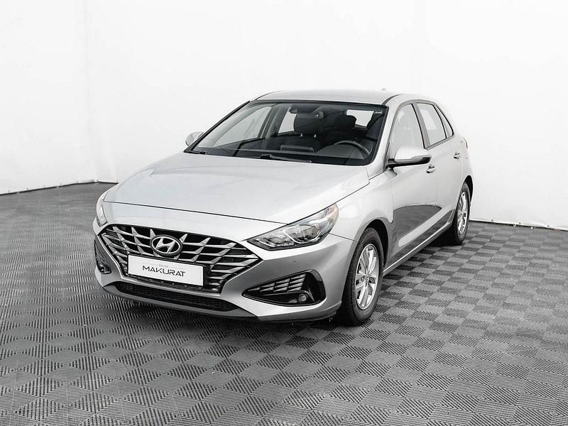 Używany Hyundai i30 120 KM (88 kW) 2022 Srebrny (metalik) Hatchback