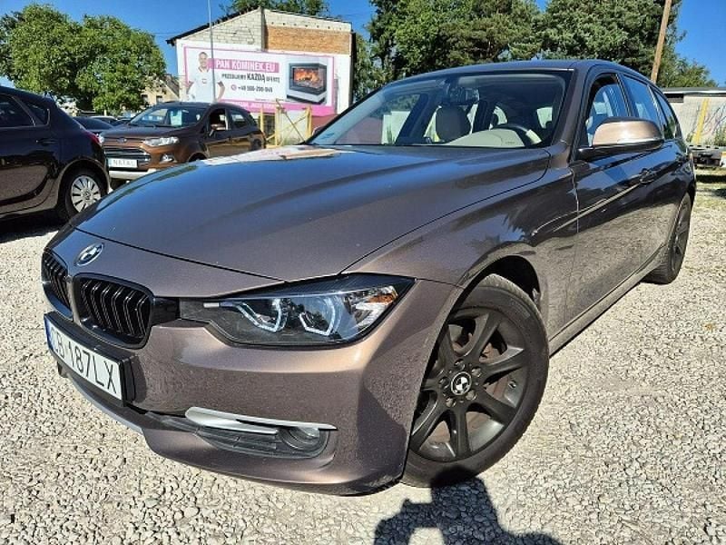 Brązowy Używany 2013 BMW 318 Kombi | 29 600 zł (Uczciwa cena) - Obraz 1/4