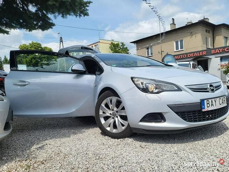 Inny (metalik) Używany 2012 Opel Astra Hatchback | 25 900 zł (Uczciwa cena) - Obraz 1/4